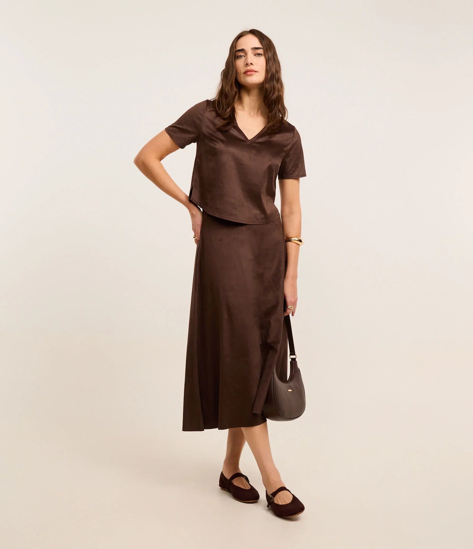 Saia Evasê New Midi em Suede com Recortes e Cintura Alta Marrom